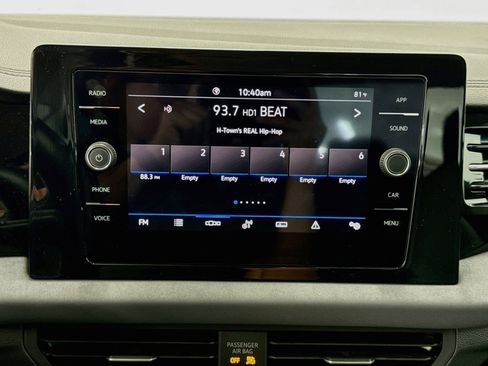 Used 2025 Volkswagen Jetta SE FWD image 21