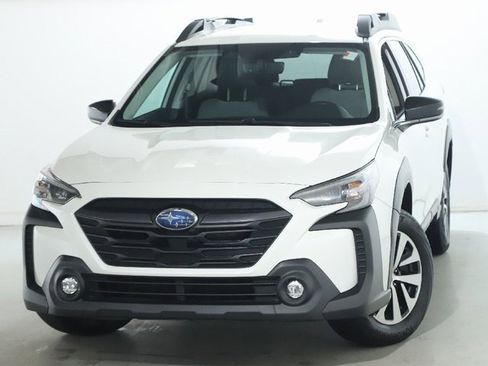 Used 2023 Subaru Outback Premium image 3