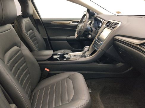 Used 2014 Ford Fusion SE w/ Equipment Group 202A FWD image 21