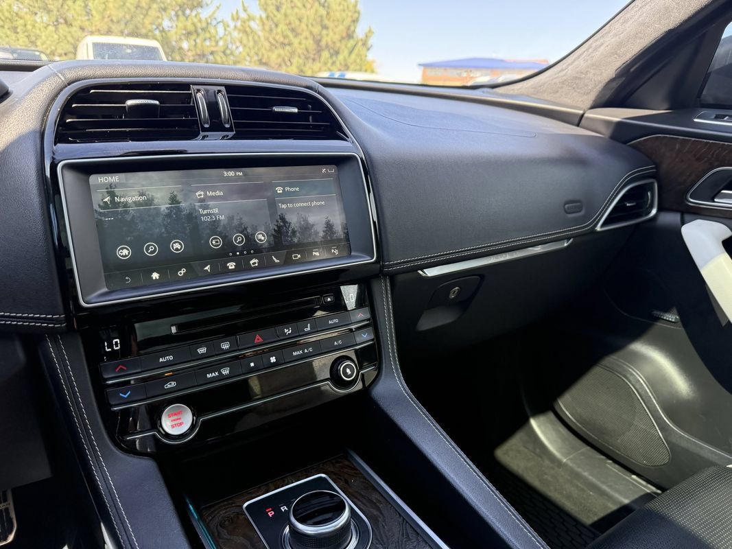 Used 2018 Jaguar F-PACE S AWD/4WD image 32