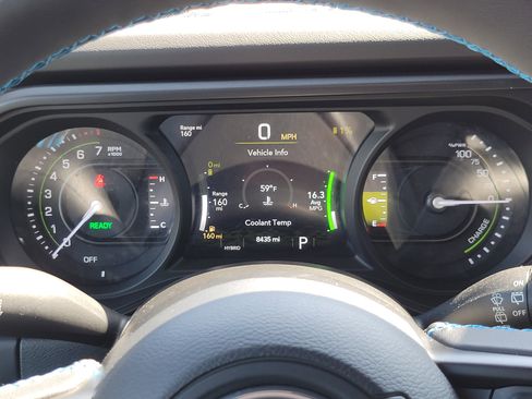 Used 2025 Jeep Wrangler Unlimited Rubicon 4xe w/ Convenience Group AWD/4WD image 10