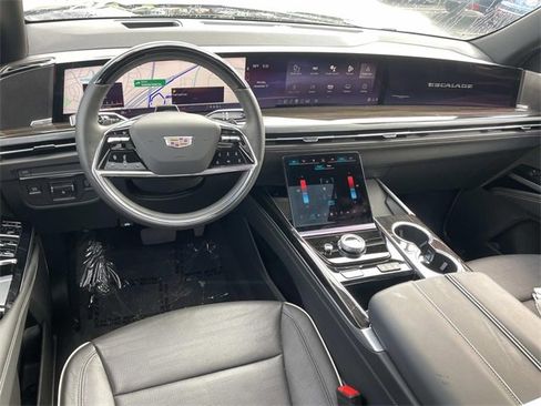 Used 2025 Cadillac Escalade ESV Premium Luxury image 6