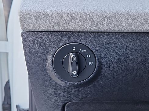 Used 2022 Volkswagen Taos SE w/ IQ.Drive SE Package image 9