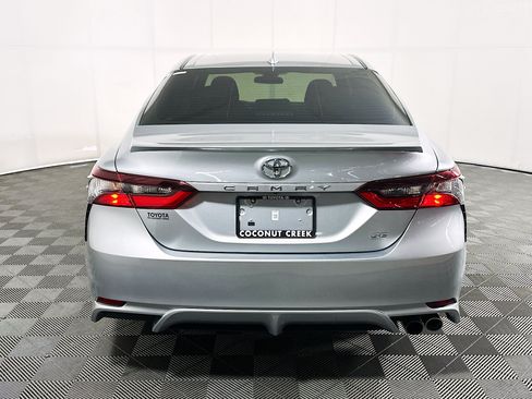 Used 2023 Toyota Camry SE FWD image 4
