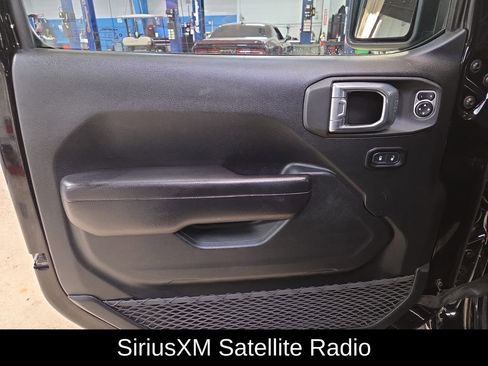 Used 2021 Jeep Gladiator Sport image 11