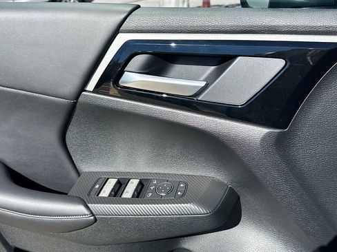 New 2026 Mitsubishi Outlander SE image 18