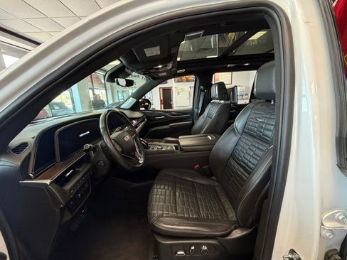 Used 2023 Cadillac Escalade Sport Platinum w/ LPO, ONYX Package AWD/4WD image 30