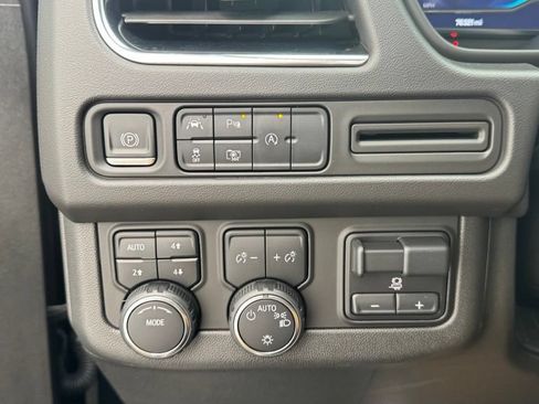 Used 2024 Chevrolet Tahoe LT w/ Luxury Package AWD/4WD image 26
