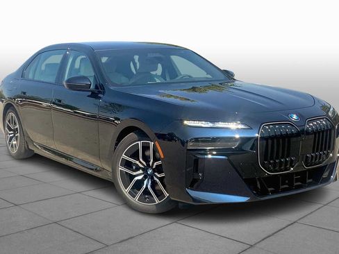 Used 2026 BMW i7 eDrive50 w/ Executive Package image 2