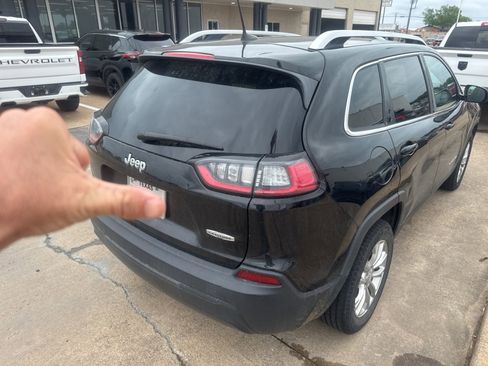 Used 2019 Jeep Cherokee Latitude w/ Popular Appearance Group image 5