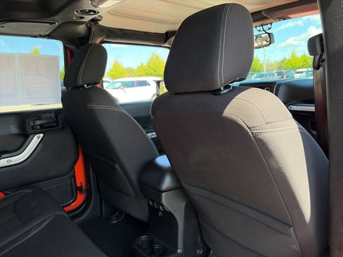 Used 2015 Jeep Wrangler Unlimited Sahara w/ Connectivity Group AWD/4WD image 31