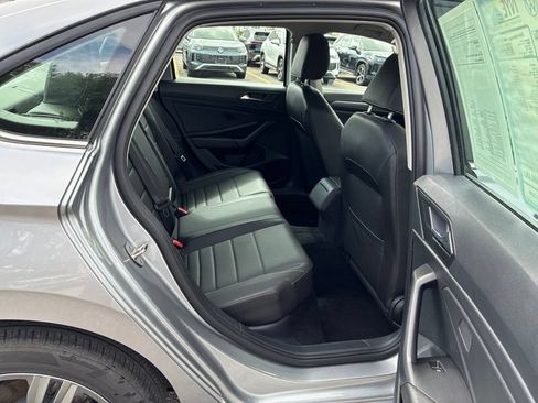 Used 2024 Volkswagen Jetta SE FWD image 48