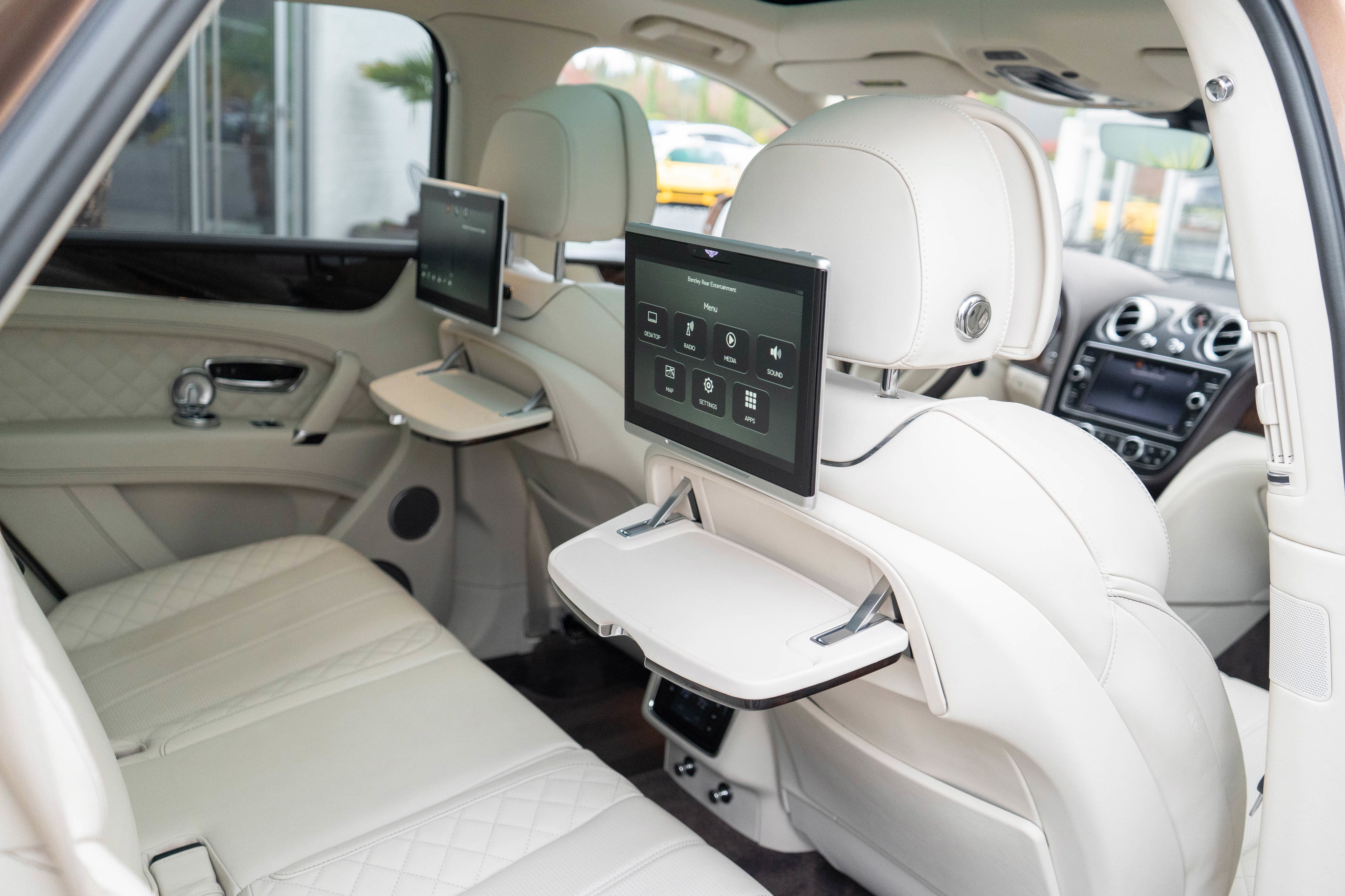 Used 2017 Bentley Bentayga AWD/4WD image 36