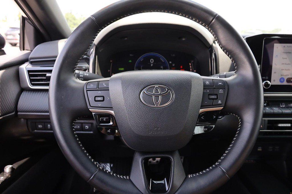Used 2025 Toyota Camry SE w/ Convenience Package AWD/4WD image 10
