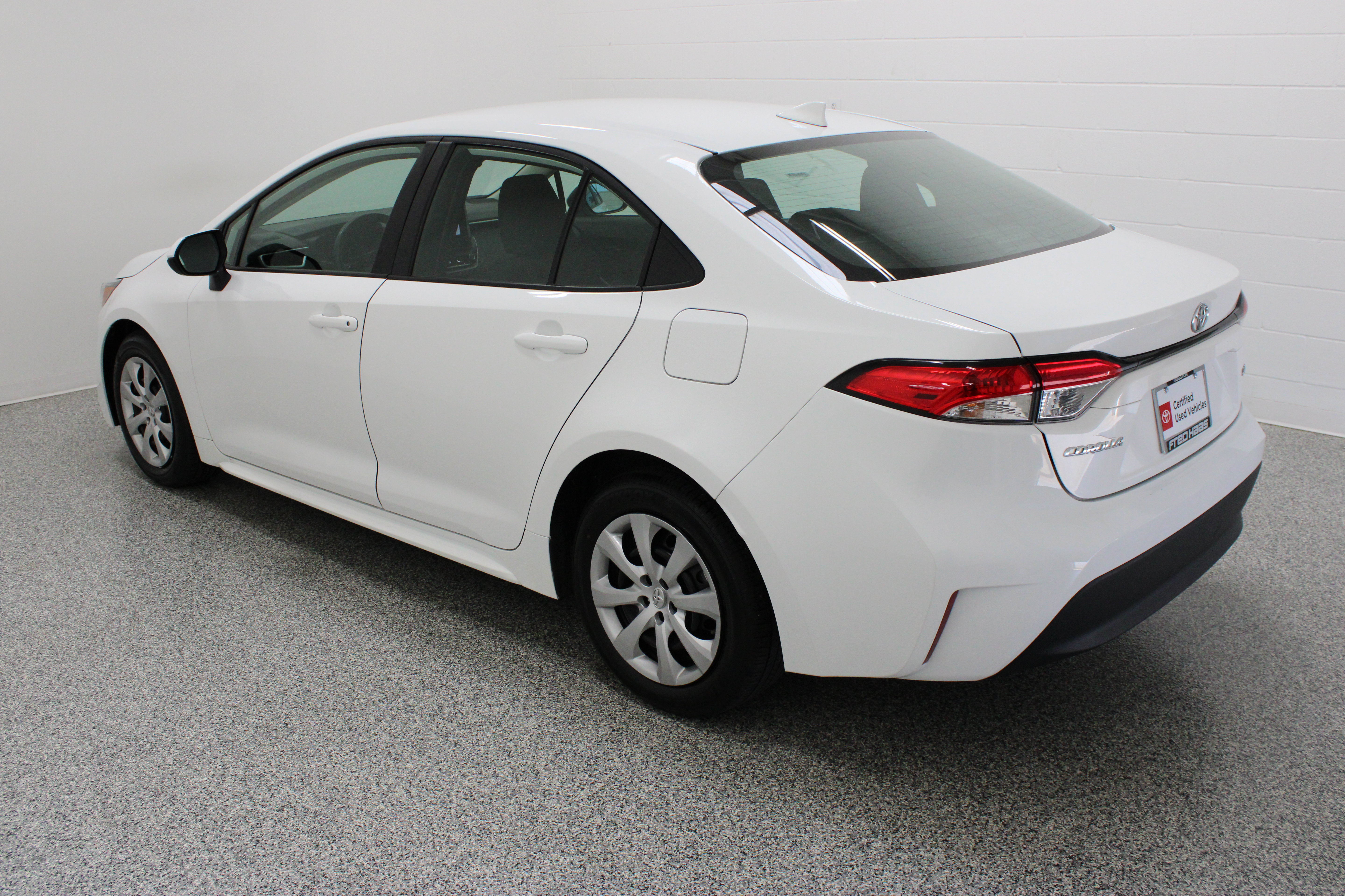 Certified 2025 Toyota Corolla LE FWD image 9