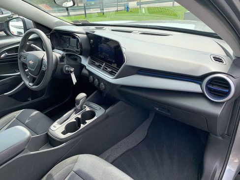 Certified 2025 Chevrolet Trax LS w/ LS Convenience Package FWD image 25