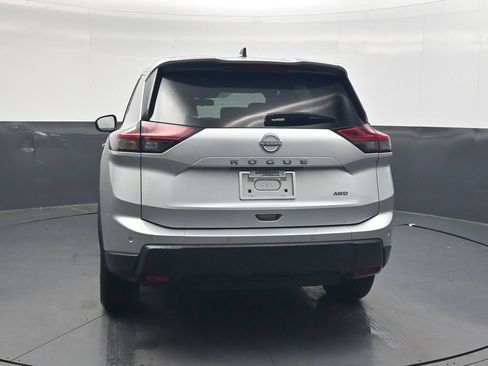 Used 2024 Nissan Rogue S AWD/4WD image 5