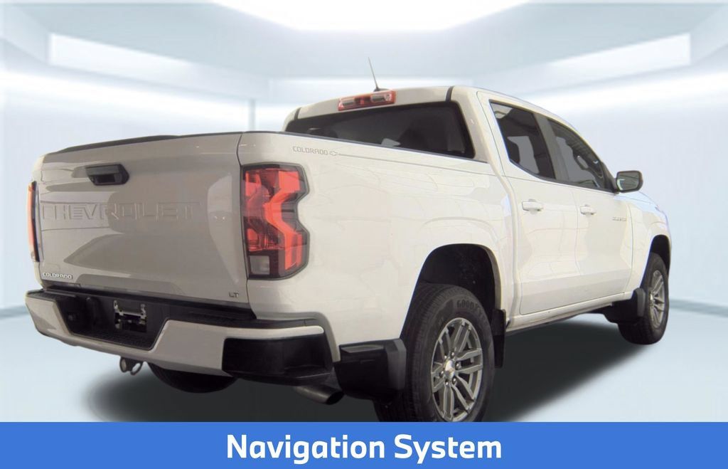 Used 2024 Chevrolet Colorado LT RWD image 2