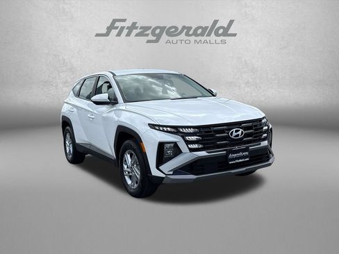 Certified 2025 Hyundai Tucson SE AWD/4WD image 1