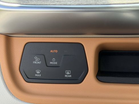 Certified 2025 Volkswagen ID. Buzz 1st Edition RWD image 24
