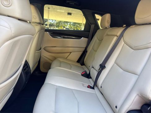 Used 2017 Cadillac XT5 FWD image 10