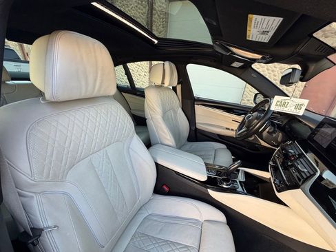 Used 2021 BMW M550i xDrive w/ Dynamic Handling Package image 29