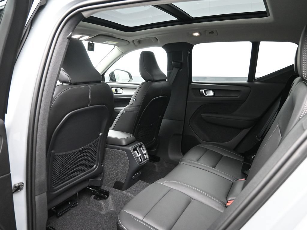 Used 2025 Volvo XC40 B5 Ultra w/ Climate Package AWD/4WD image 31