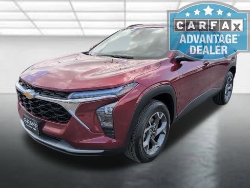 Certified 2025 Chevrolet Trax LT image 24