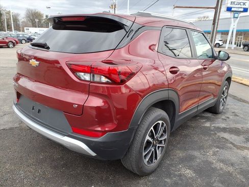 Used 2025 Chevrolet TrailBlazer LT image 2