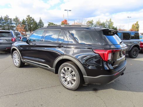 New 2026 Ford Explorer Active w/ Active Comfort Package image 6