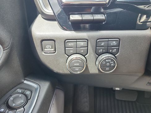 Used 2024 Chevrolet Silverado 2500 High Country w/ High Country Premium Package AWD/4WD image 25