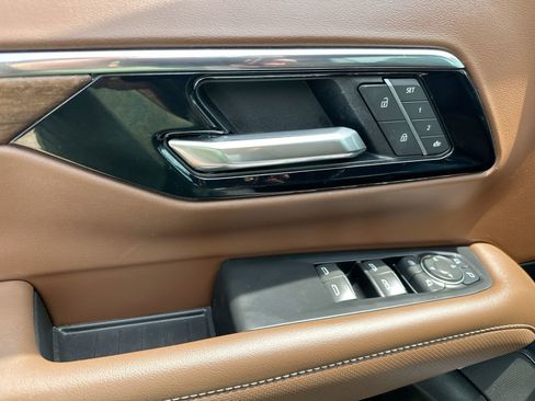 Used 2025 Chevrolet Tahoe High Country image 13