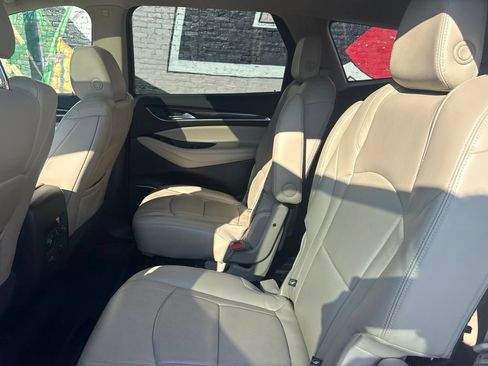 Used 2018 Buick Enclave Premium w/ Experience Buick Package FWD image 19