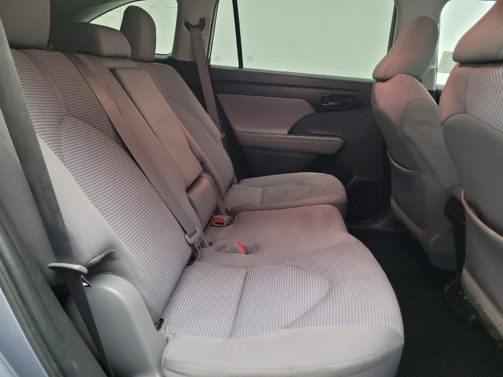 Used 2020 Toyota Highlander LE FWD image 19