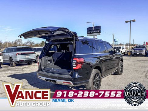 Used 2022 Ford Expedition Platinum AWD/4WD image 16