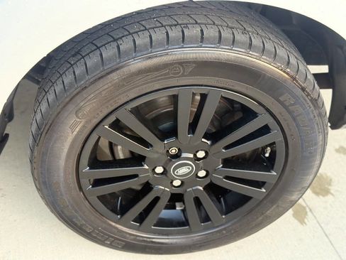 Used 2016 Land Rover LR4 HSE Silver Edition image 6