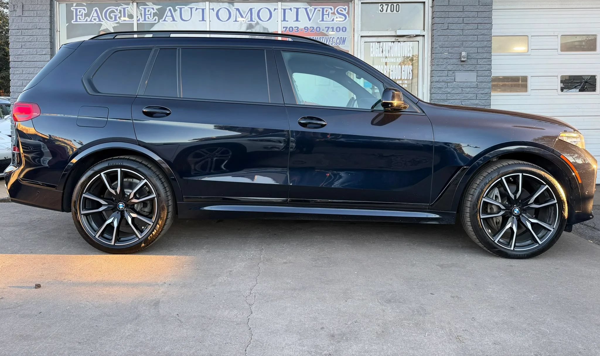 Used 2019 BMW X7 xDrive50i w/ M Sport Package AWD/4WD image 2