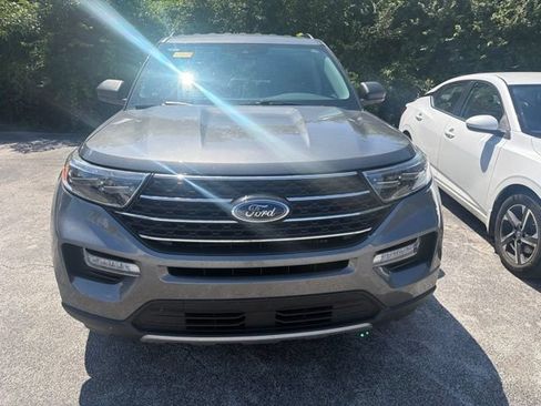 Used 2023 Ford Explorer XLT w/ Equipment Group 202A AWD/4WD image 2