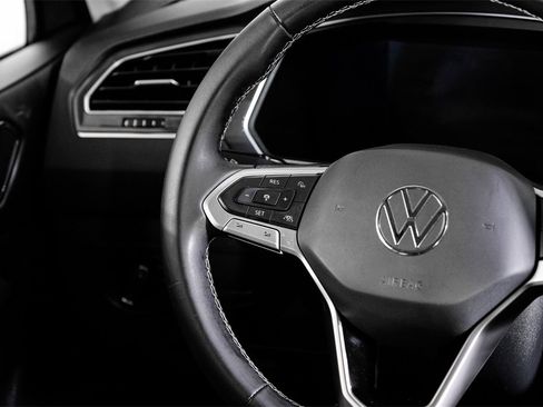 Used 2022 Volkswagen Tiguan SE image 16