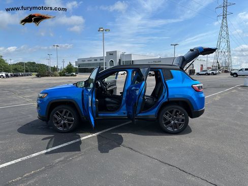 New 2025 Jeep Compass Limited w/ Sun & Sound Group AWD/4WD image 36