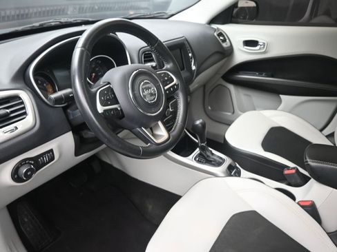 Used 2020 Jeep Compass Latitude image 18