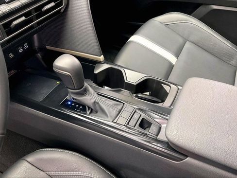 Used 2025 Toyota Camry SE image 17