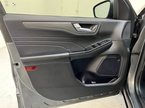 Used 2024 Ford Escape SE image 13