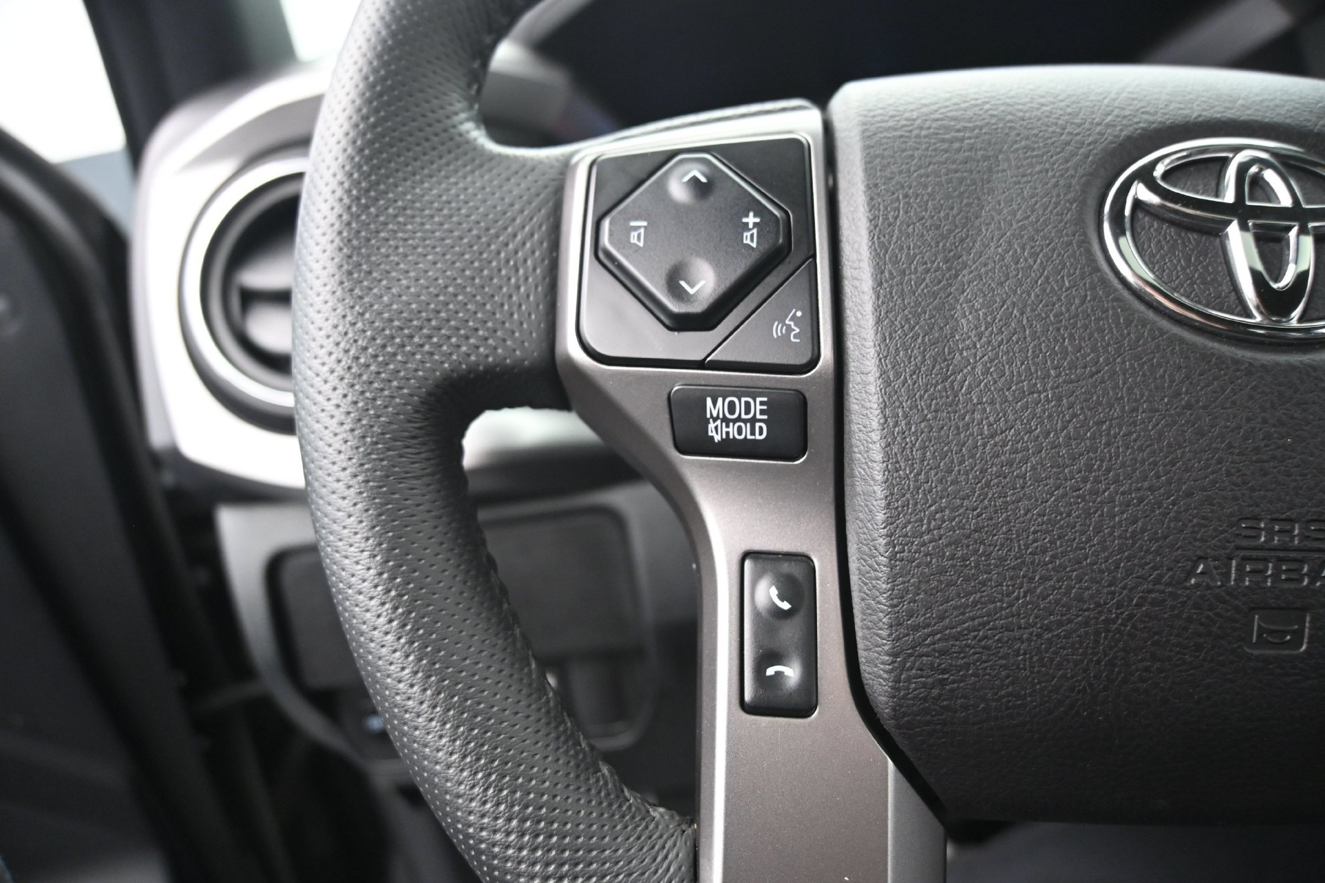 Used 2021 Toyota Tacoma Limited AWD/4WD image 22