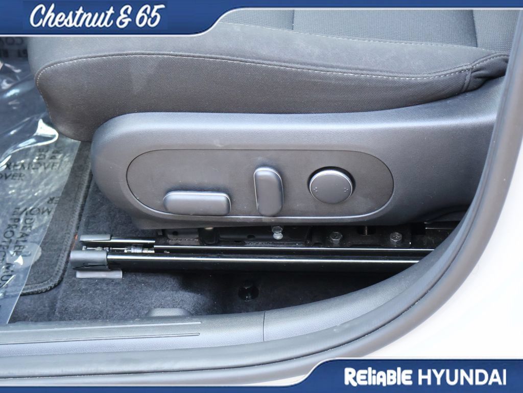 Certified 2024 Hyundai Kona SEL w/ Convenience Package FWD image 23