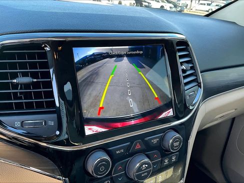 Used 2021 Jeep Grand Cherokee Limited image 25