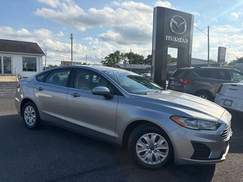 Used 2020 Ford Fusion S image 3