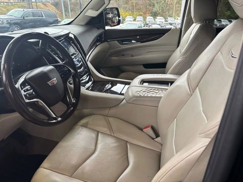 Used 2017 Cadillac Escalade ESV Luxury image 7