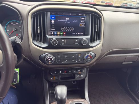 Used 2022 GMC Canyon Denali image 15