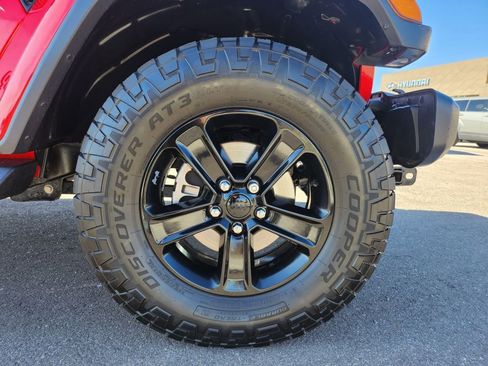 Used 2020 Jeep Wrangler Unlimited Sahara image 34